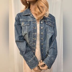 Chico's Size 1 Medium Blue Denim Button-Front Jacket. Pristine Condition.
